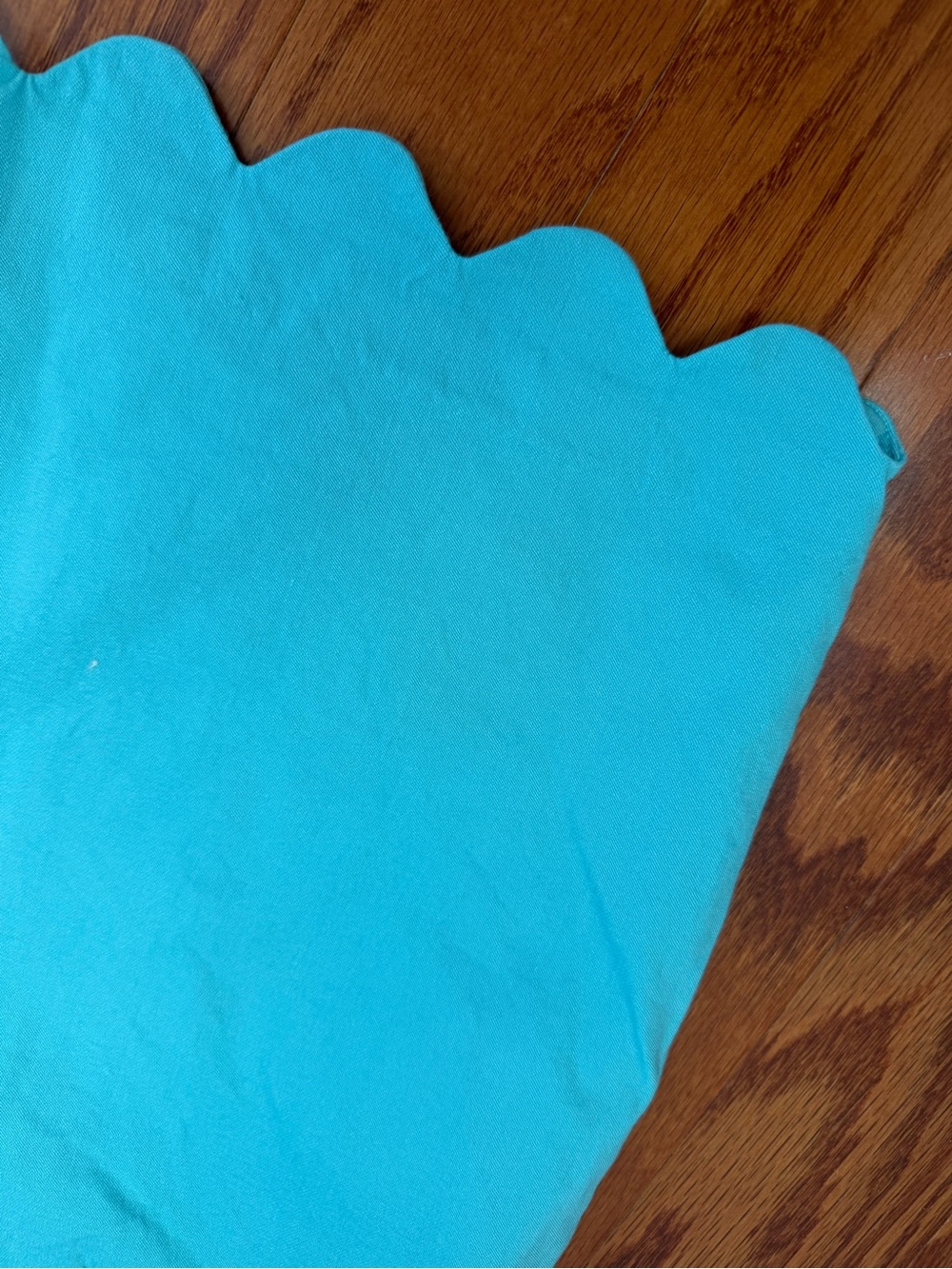High-Waist Scallop Hem Shorts in Turquoise - Picture 4 of 4